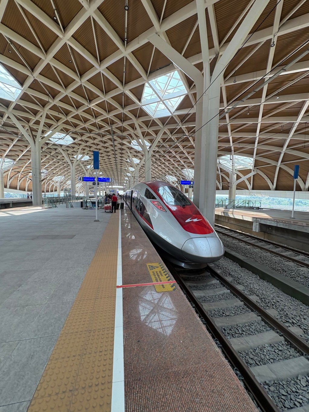 2023開業！ジャカルタからバンドンへ！インドネシア高速鉄道Whooshでの旅