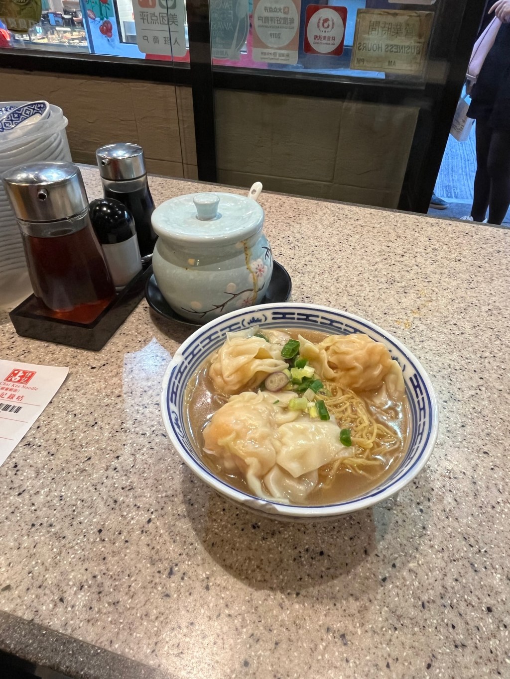 沾仔記評判｜香港ミシュラン海老ワンタン麺を実食レビュー【行き方・料金】