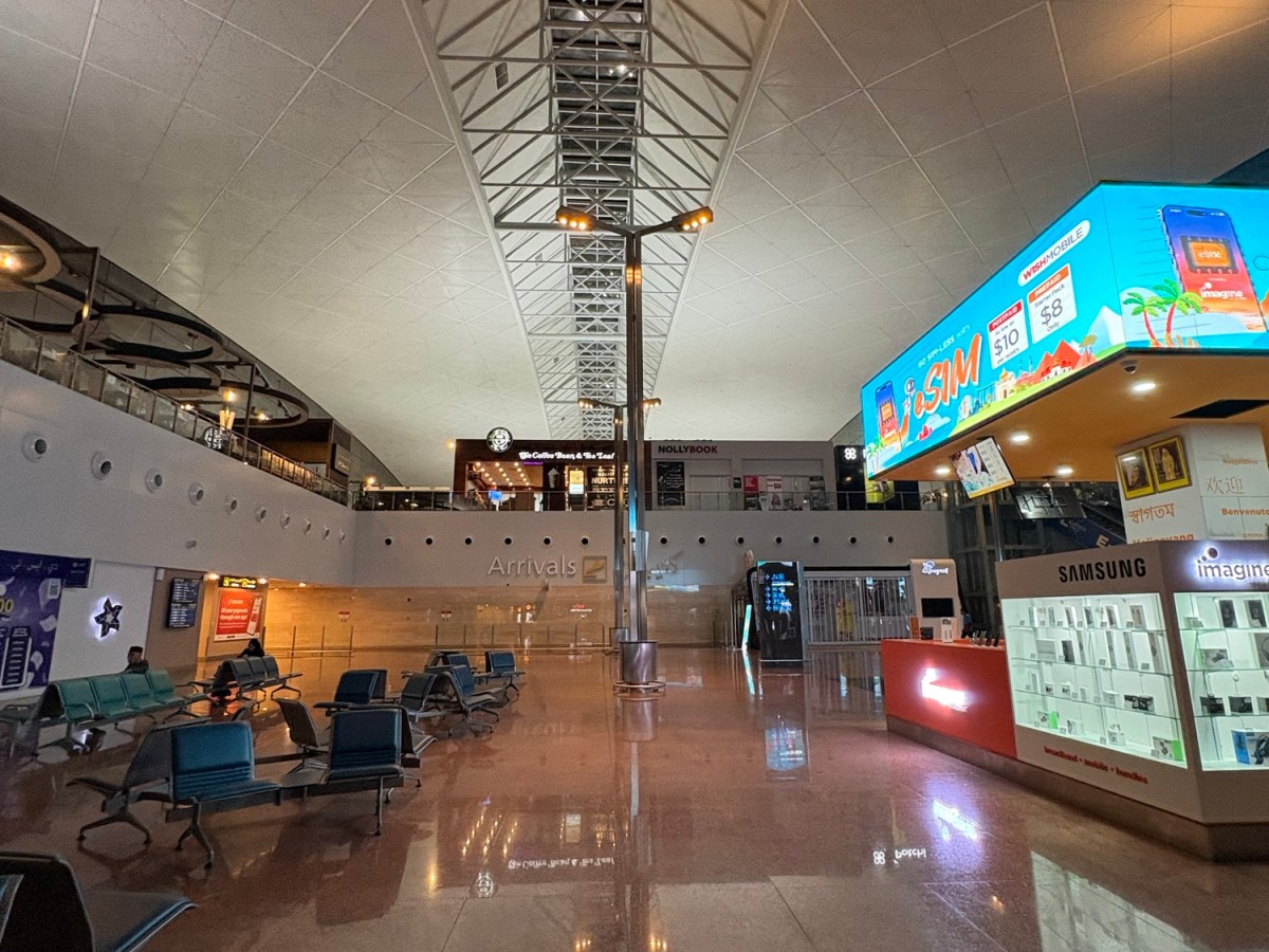 【ブルネイ・バンダルスリブガワン🇧🇳】ブルネイ国際空港深夜便、出発まで何する？空港ラウンジ滞在記